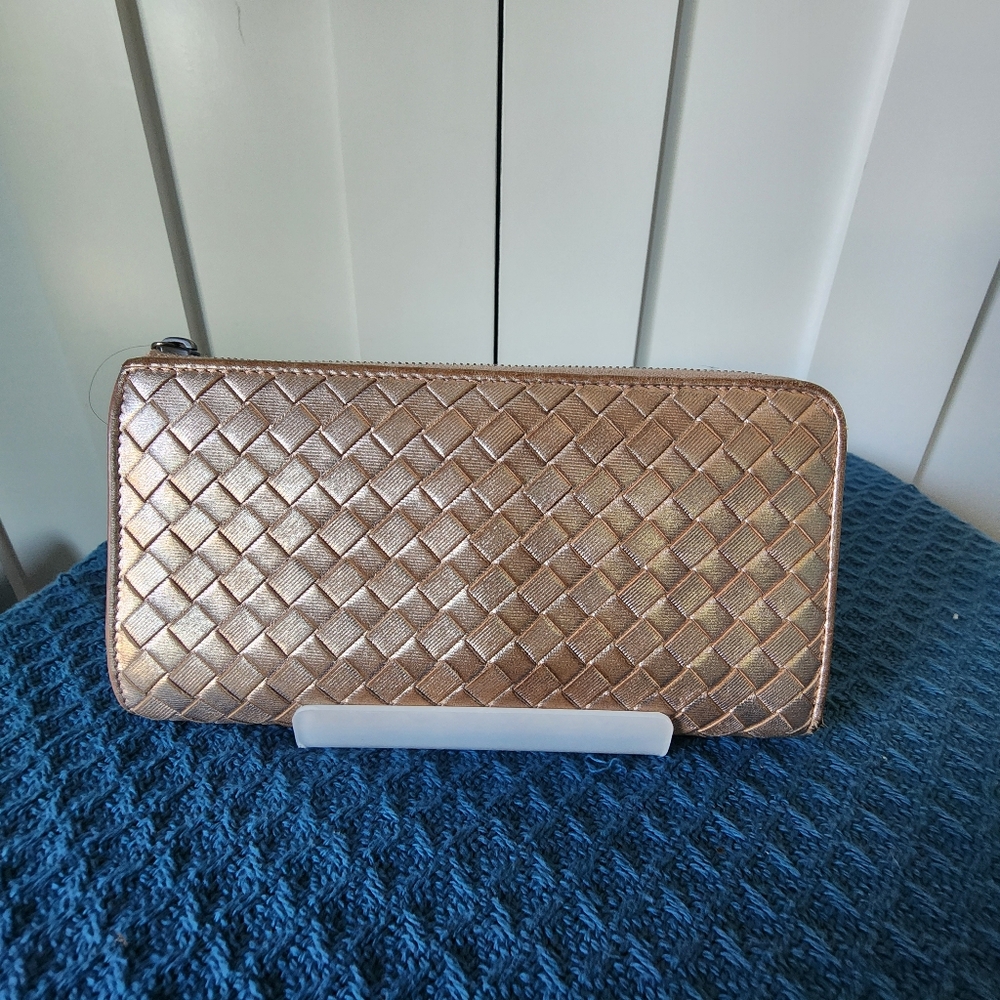 Bottega Veneta EUC rose gold Intrecciato Leather Half-zip Wallet
